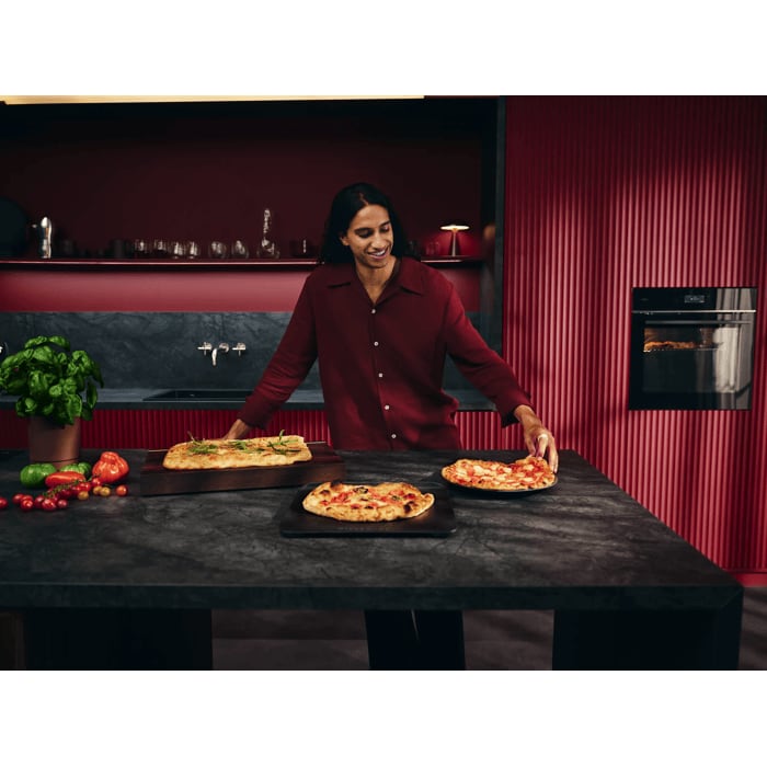 Pizza Expert oven bakes delicious traditional Neapolitan pizzas and breads in 2,5 min 