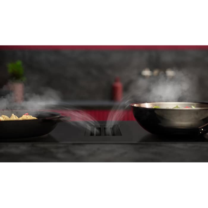 Automatic Extractor Control adjusts automatically when cooking.