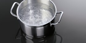 Veenõu keemas AEG induktsioonpliidil