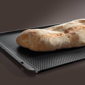 AEG Maxiklasse ahjuplaadil valmiv kuldne saiapäts 